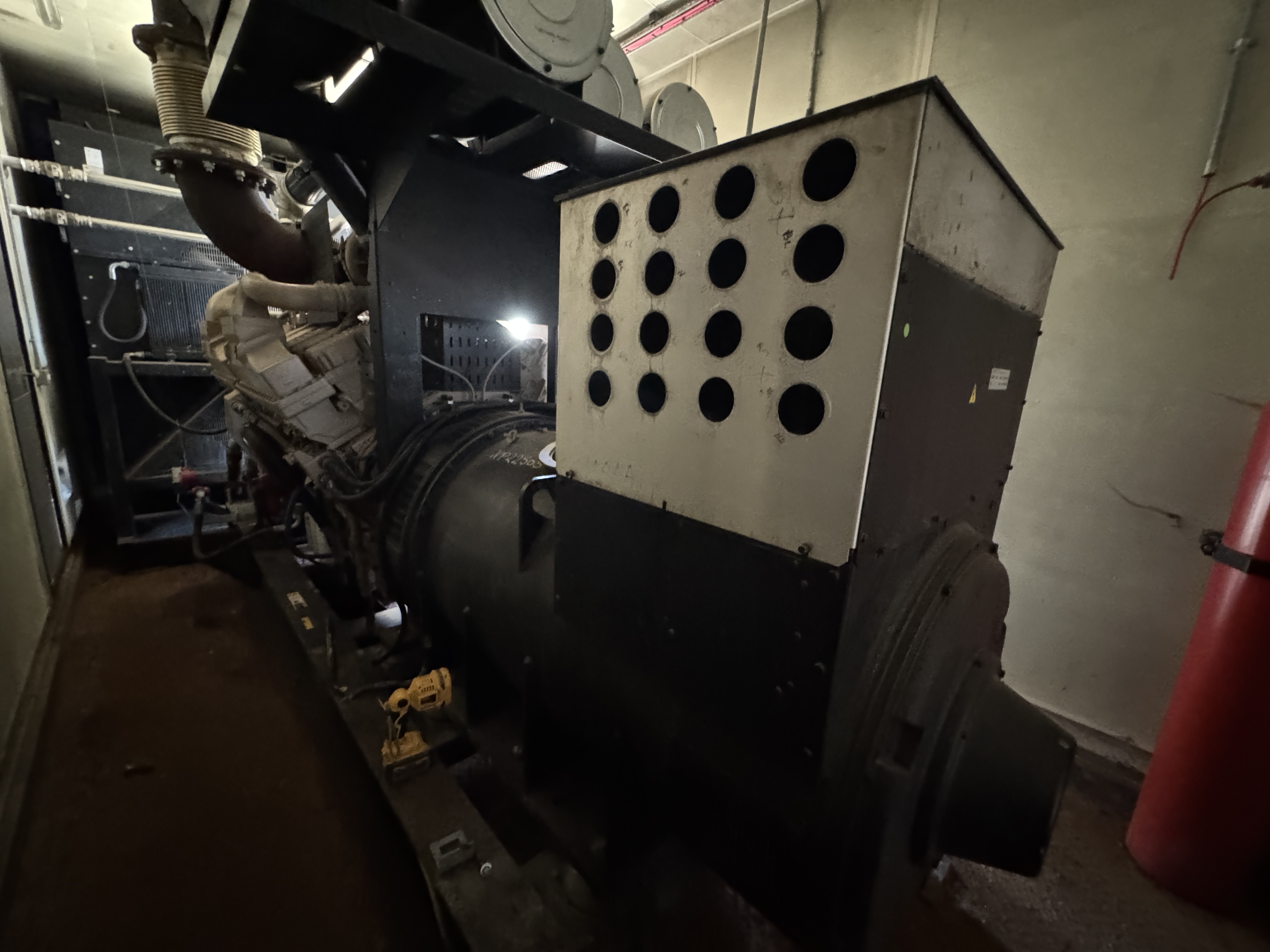 Used AKSA Cummins 2250kVA 1800kW Diesel Generator XP22505