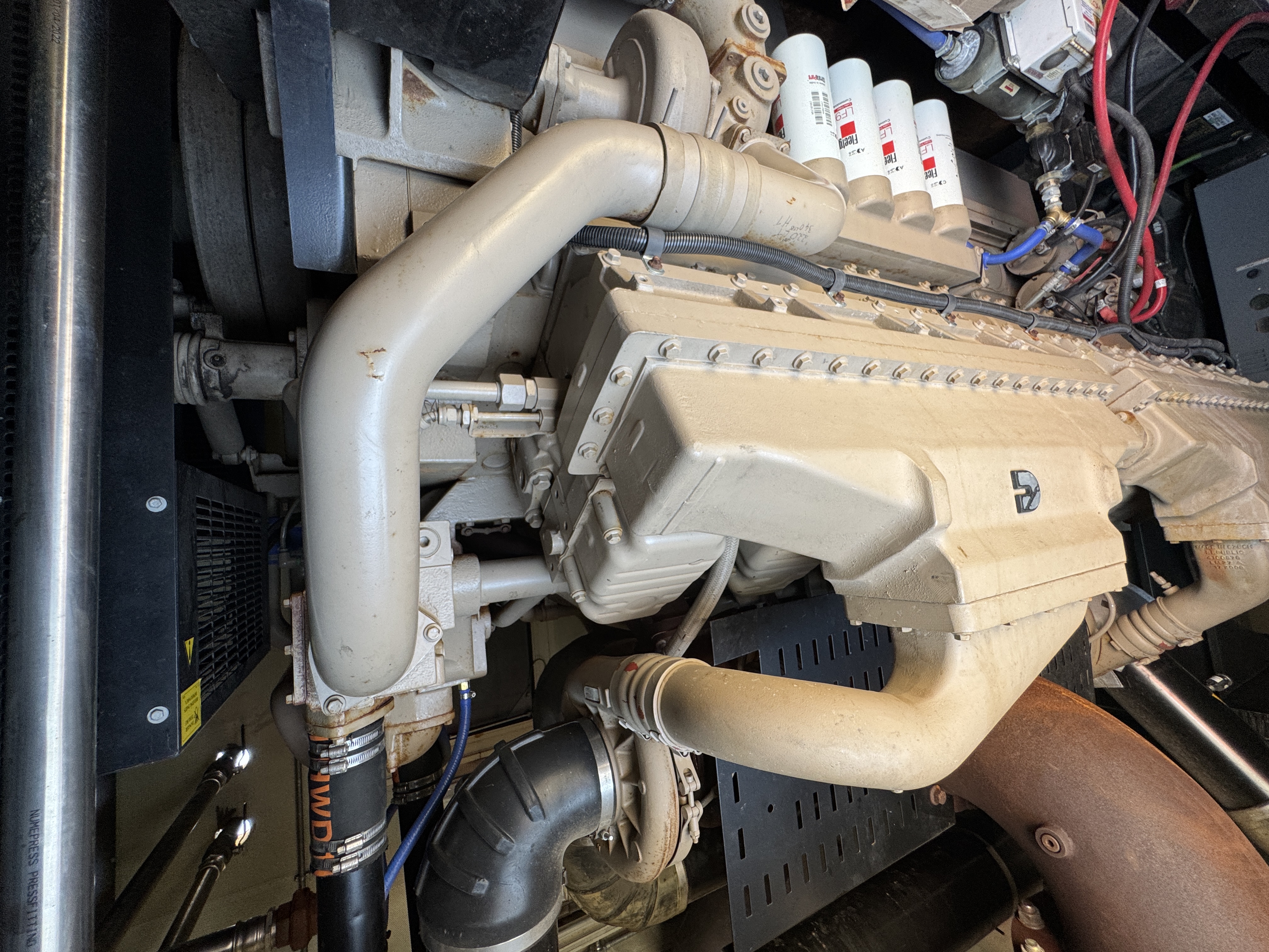 Used AKSA Cummins 2250kVA 1800kW Diesel Generator XP22505
