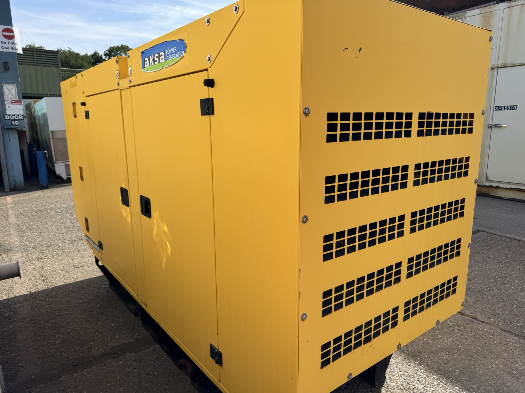 Used AKSA Cummins 200kVA 160kW Diesel Generator XP20011