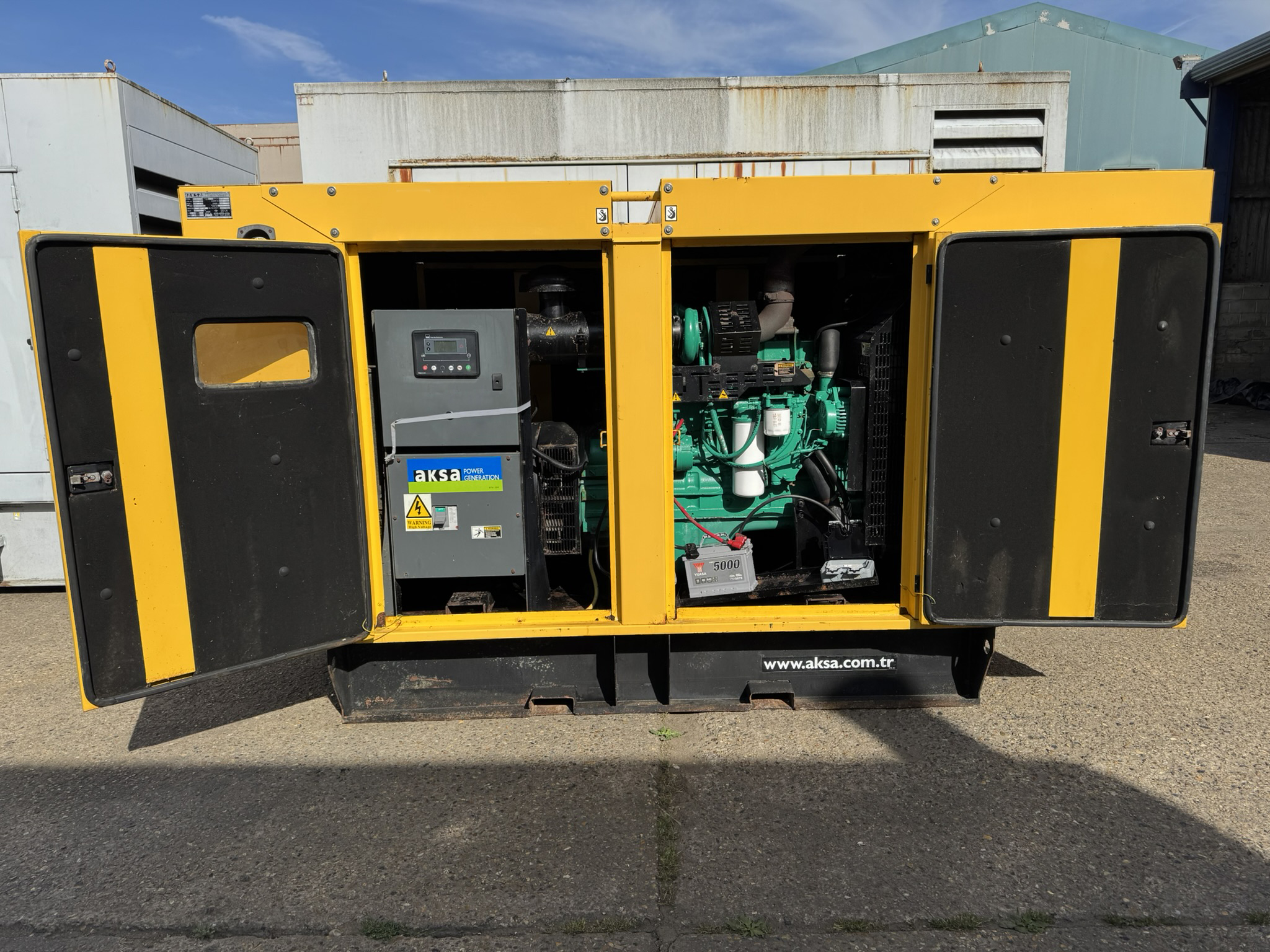 Used AKSA Cummins 200kVA 160kW Diesel Generator XP20011