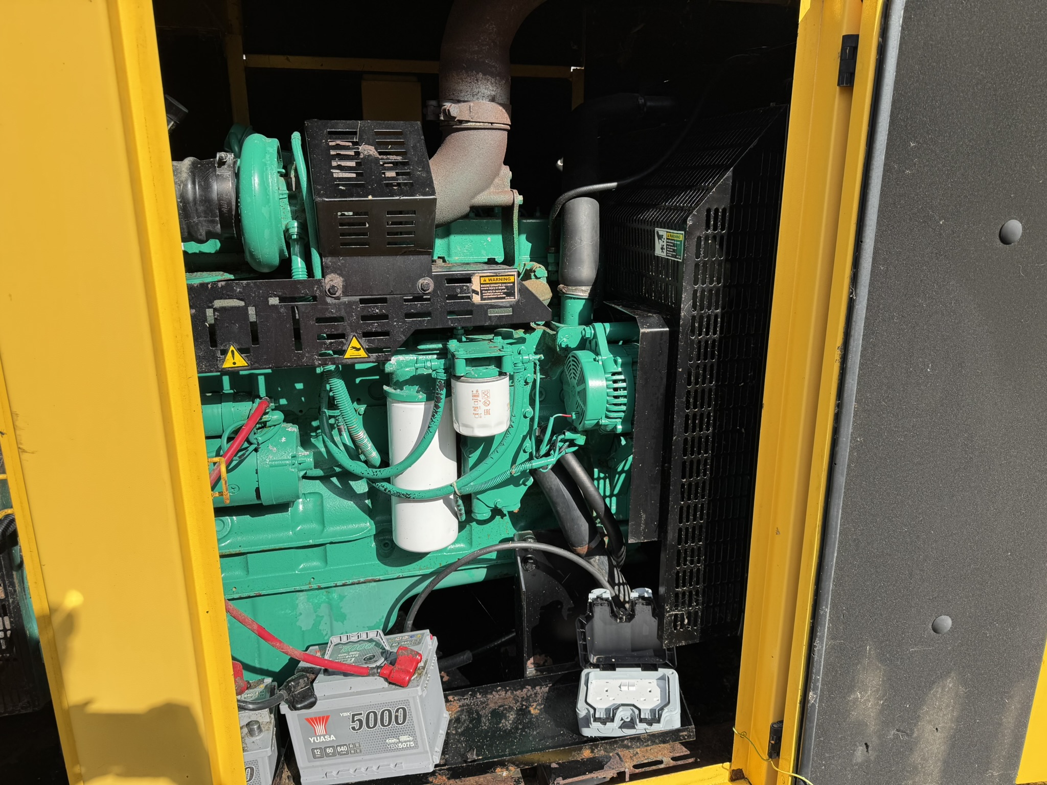 Used AKSA Cummins 200kVA 160kW Diesel Generator XP20011