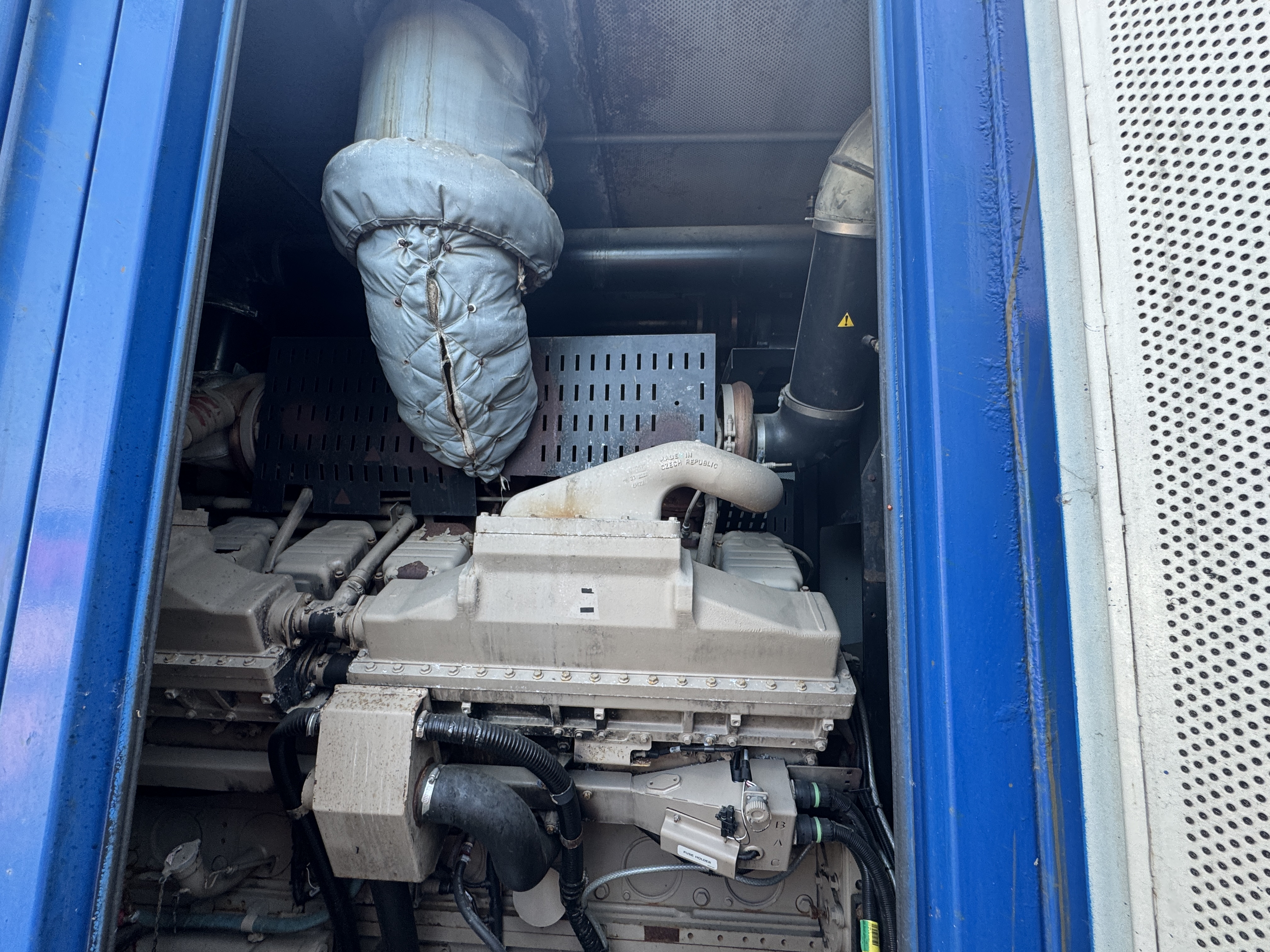 Used AKSA Cummins 2250kVA 1800kW Diesel Generator XP22509