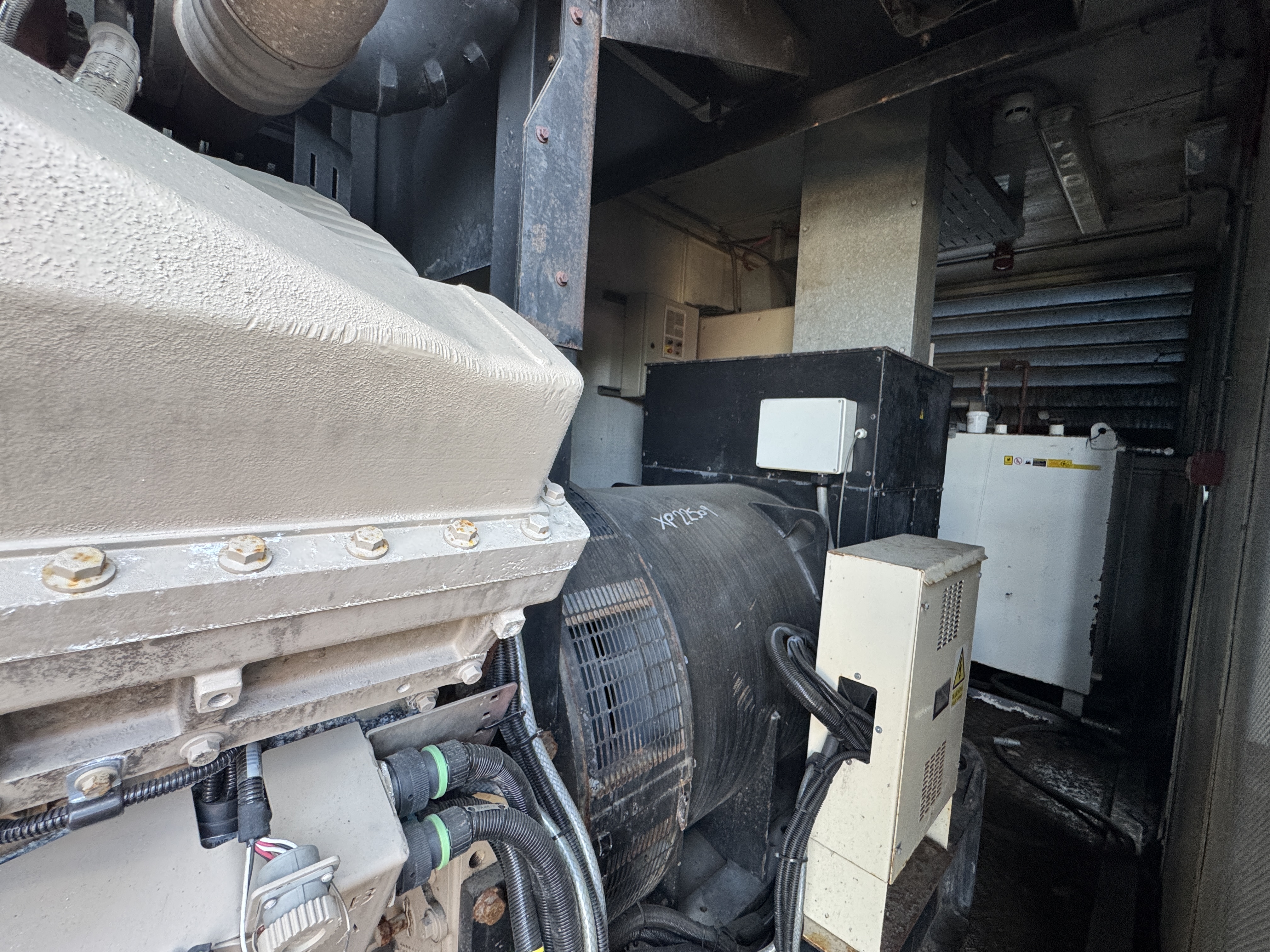 Used AKSA Cummins 2250kVA 1800kW Diesel Generator XP22509
