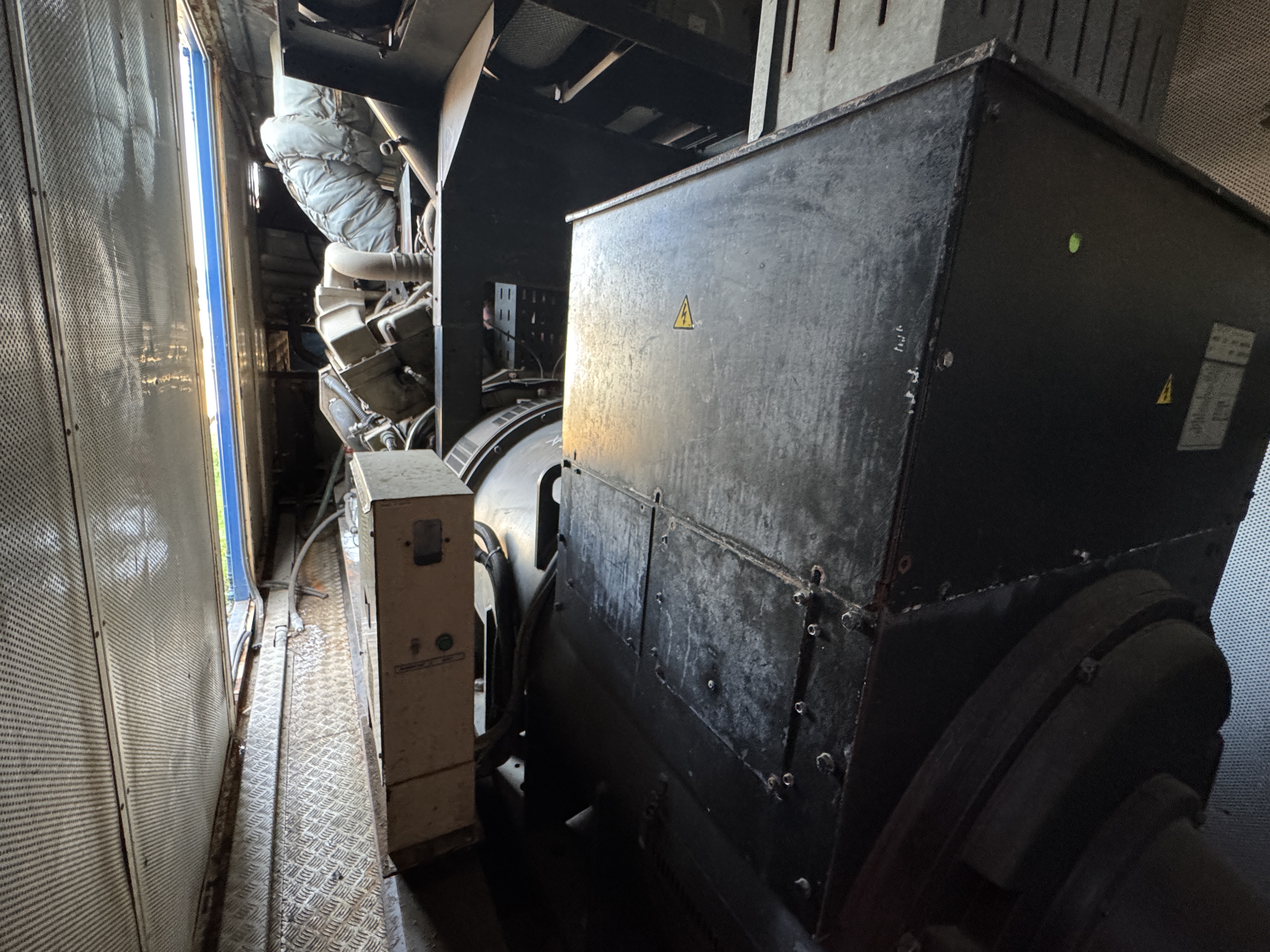 Used AKSA Cummins 2250kVA 1800kW Diesel Generator XP22509