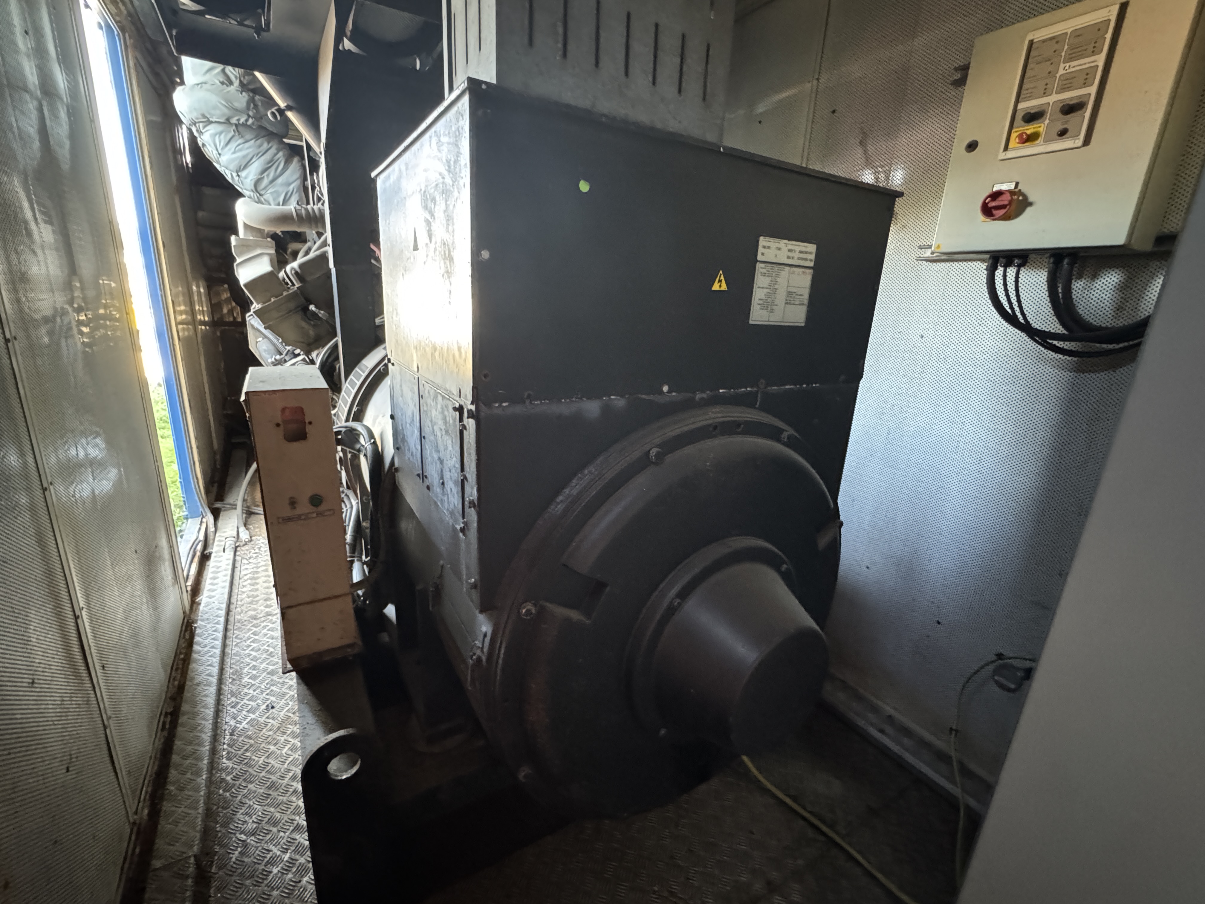 Used AKSA Cummins 2250kVA 1800kW Diesel Generator XP22509