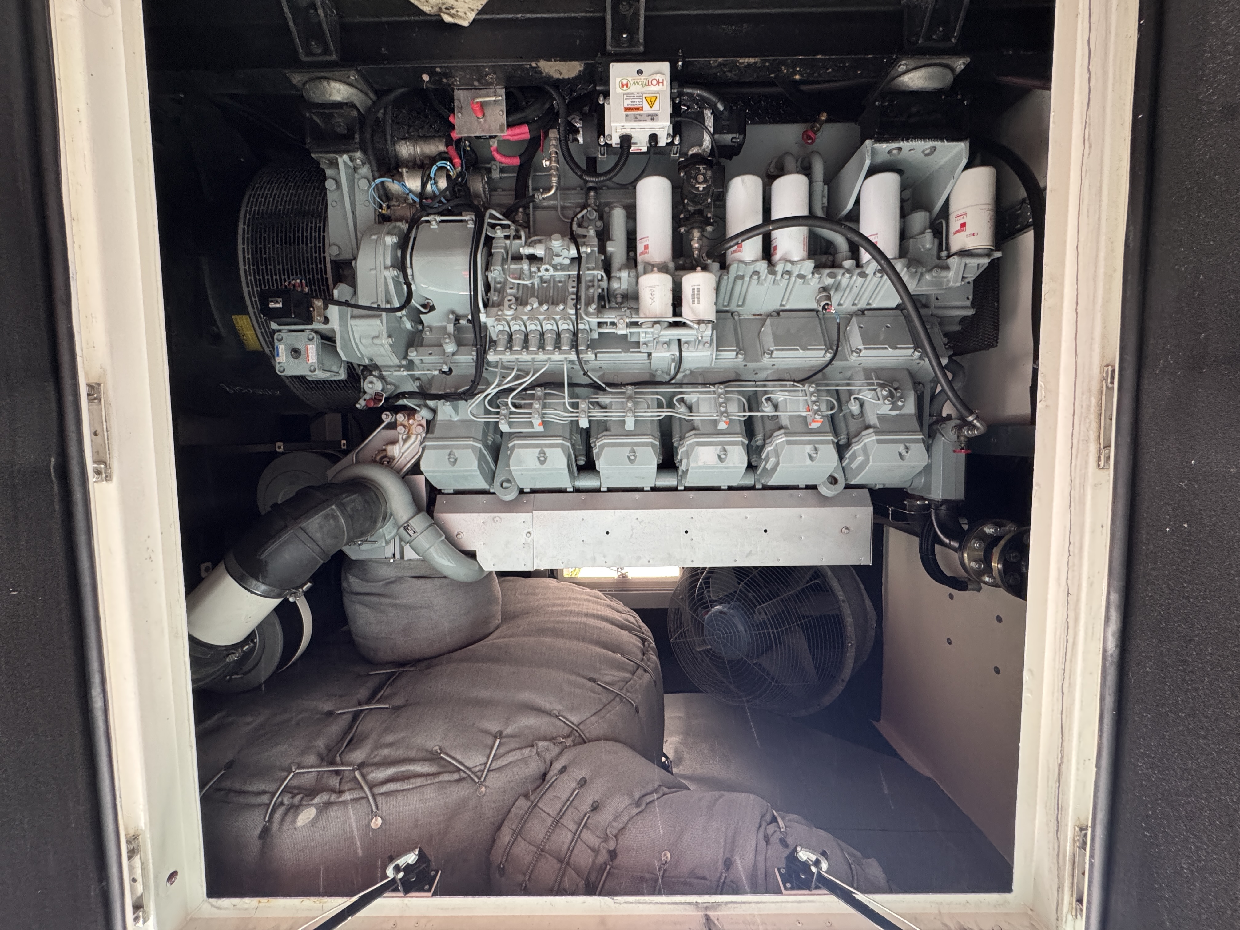 Used Mitsubishi 1650 kVA 1320 kW Diesel Generator XP150018